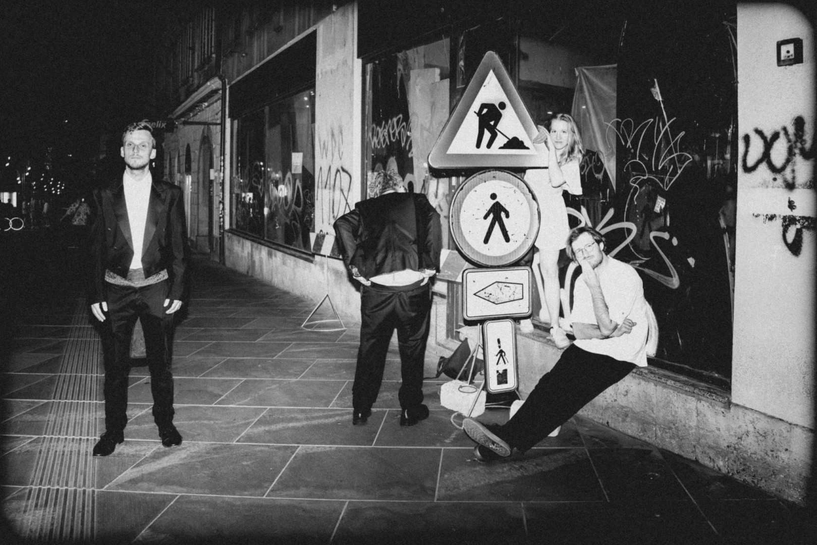 Seks, droge & klasika — skupinska promocijska fotografija 03