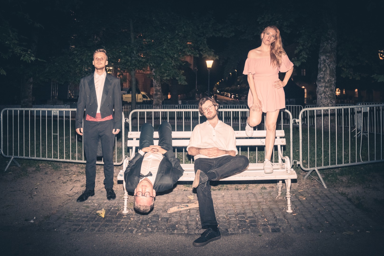 Seks, droge & klasika — skupinska promocijska fotografija 04